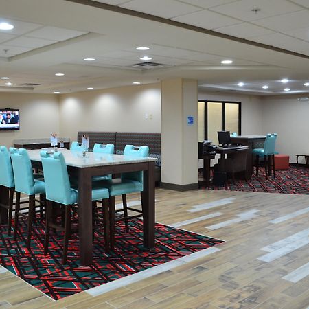 Holiday Inn Express Мадисън Екстериор снимка