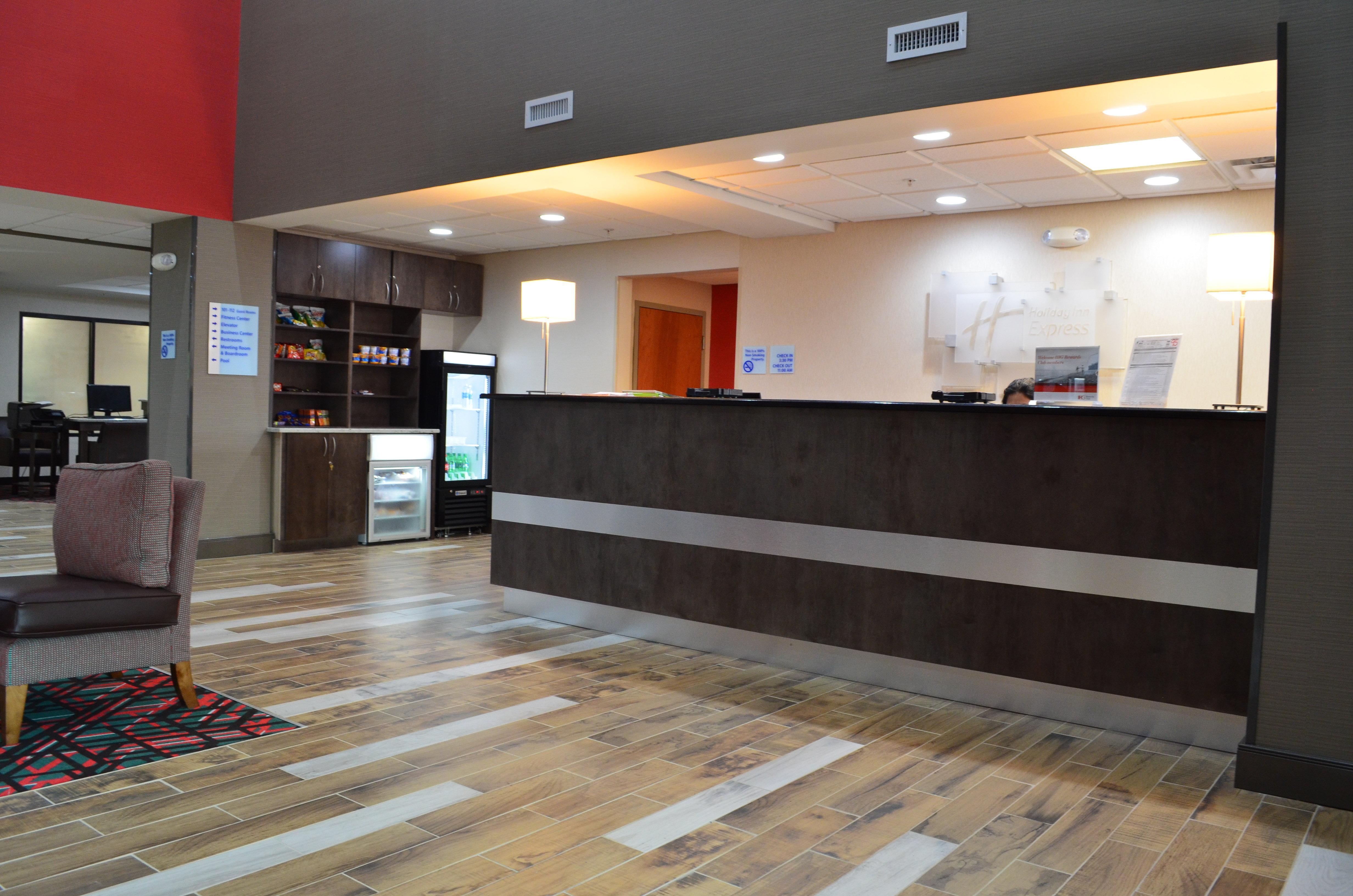 Holiday Inn Express Мадисън Екстериор снимка