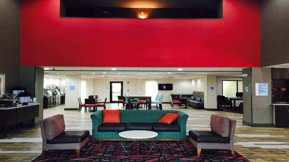 Holiday Inn Express Мадисън Екстериор снимка