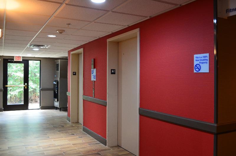 Holiday Inn Express Мадисън Екстериор снимка